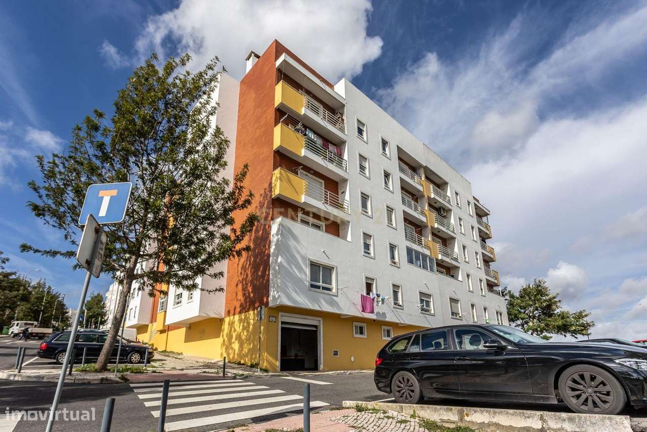 Apartamento T3 Remodelado com Arrecadação e Parqueamento-26