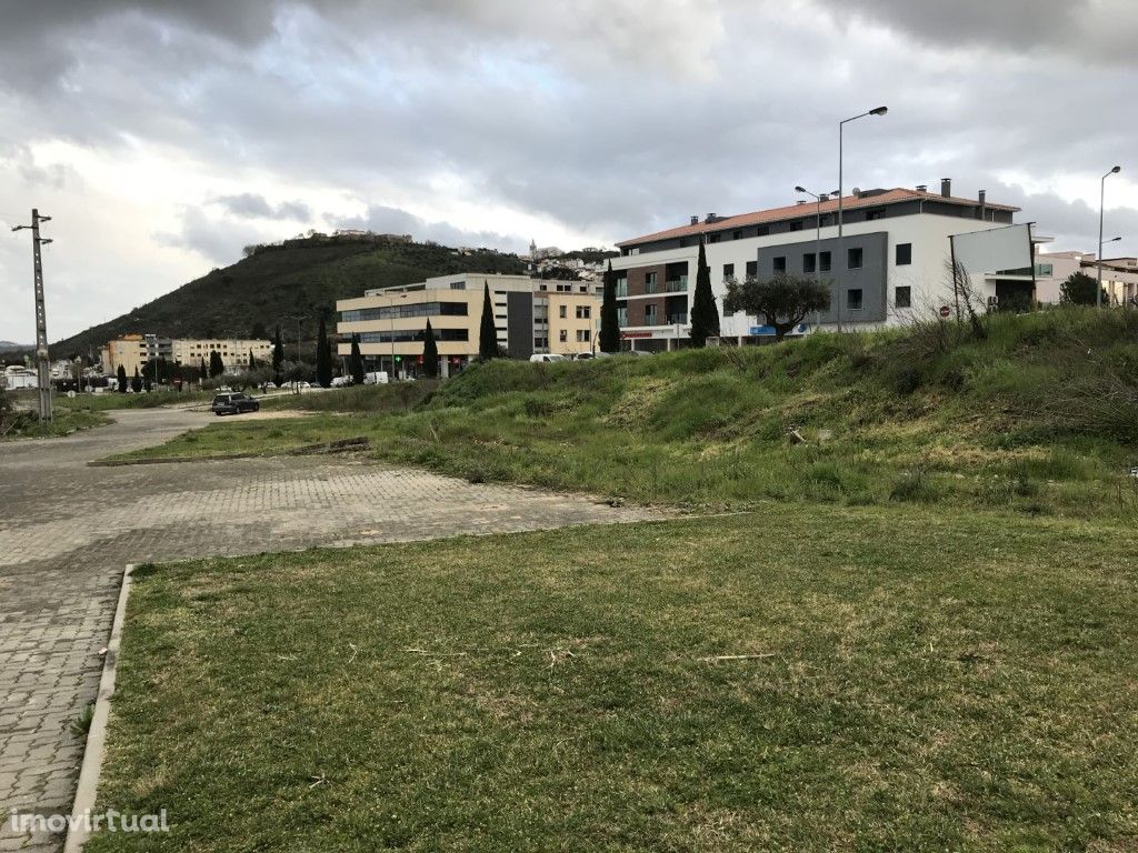 Lote de Terreno com Projecto aprovado