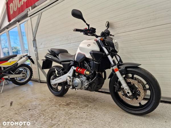 Yamaha MT - 4