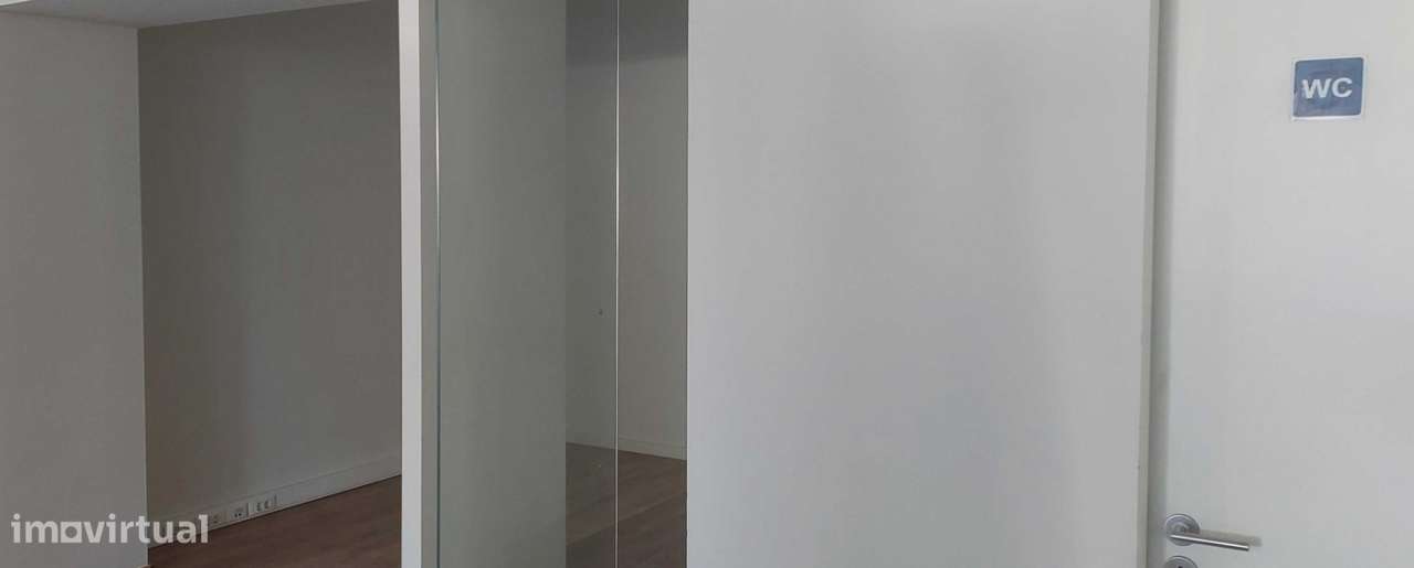 Armazem /loja com 200m2 piso amplo res do chão - Grande imagem: 4/9