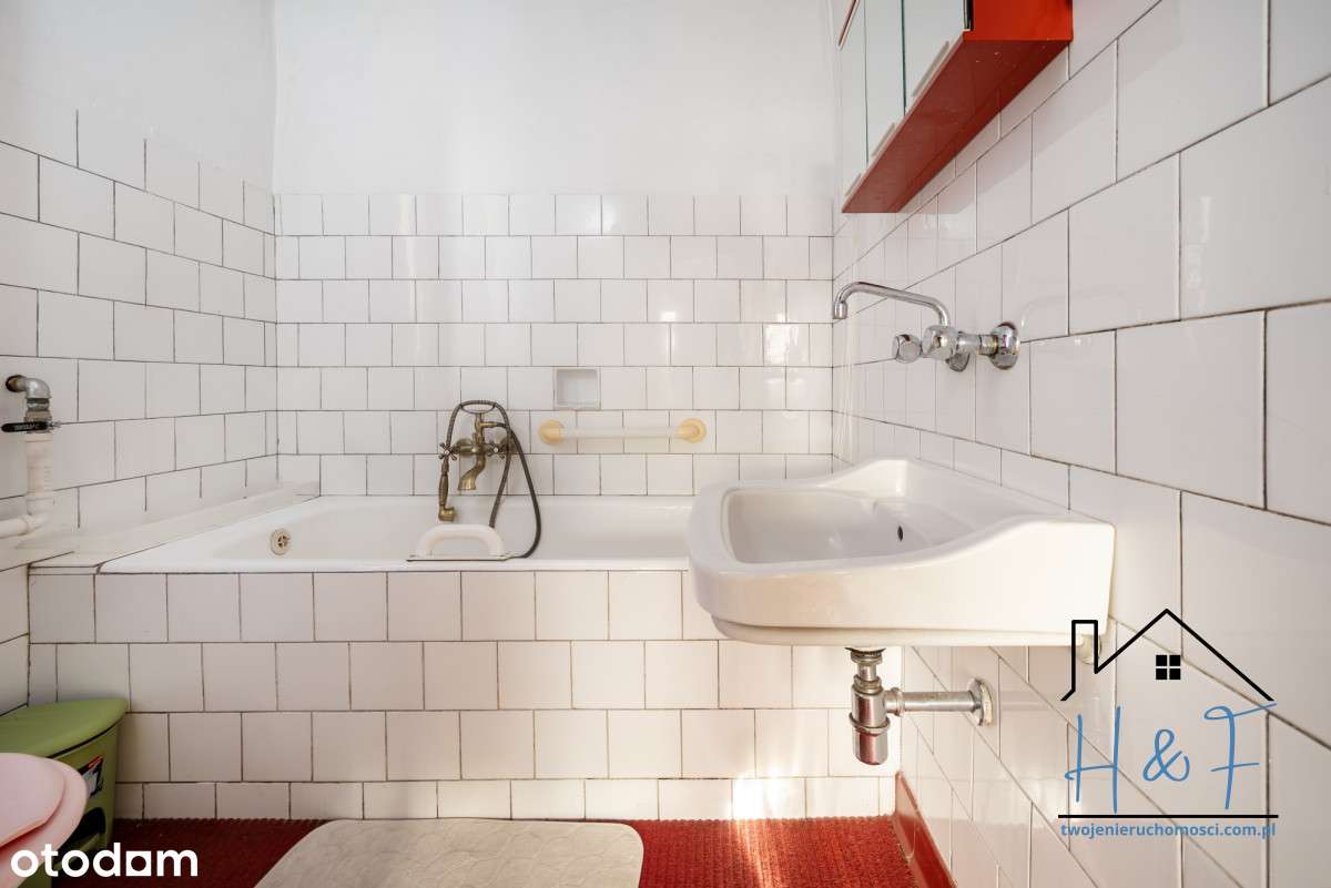 Dom z potencjałem, kawalerką i 2 garażami-5