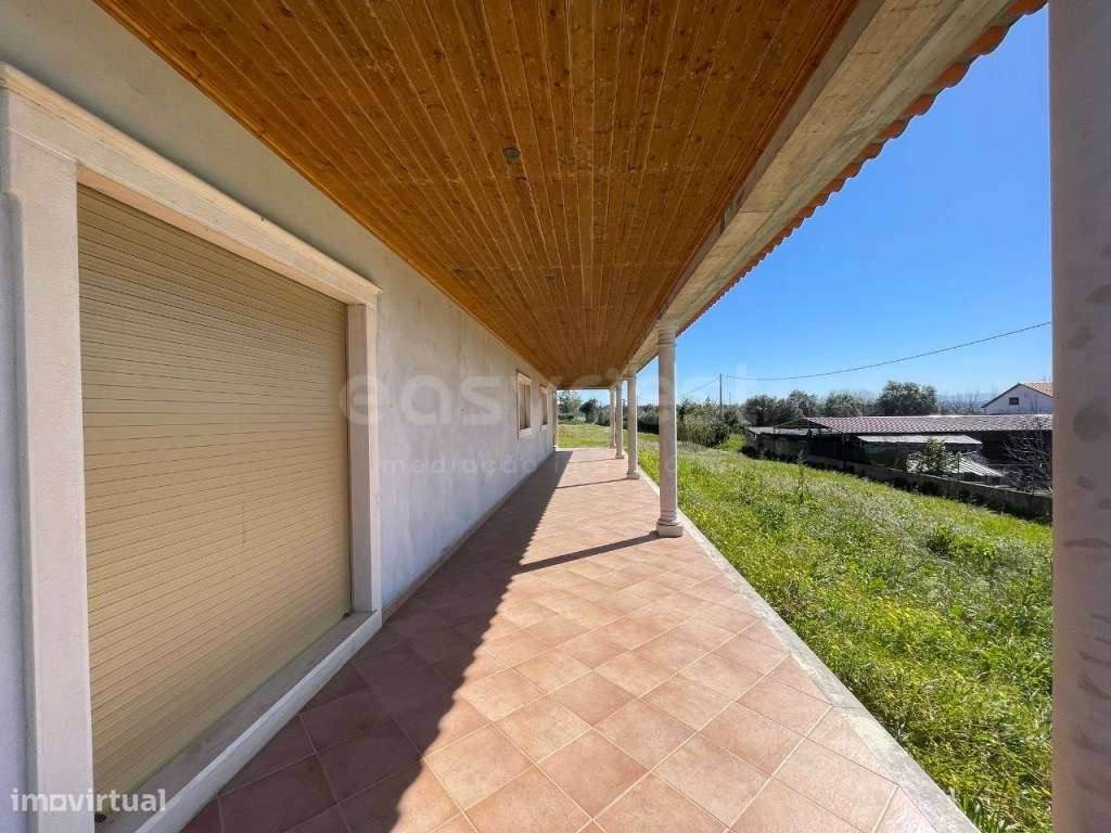 Moradia T5 localizada em Lamarosa, São Martinho de Árvore, a 15 min... - Grande imagem: 2/28