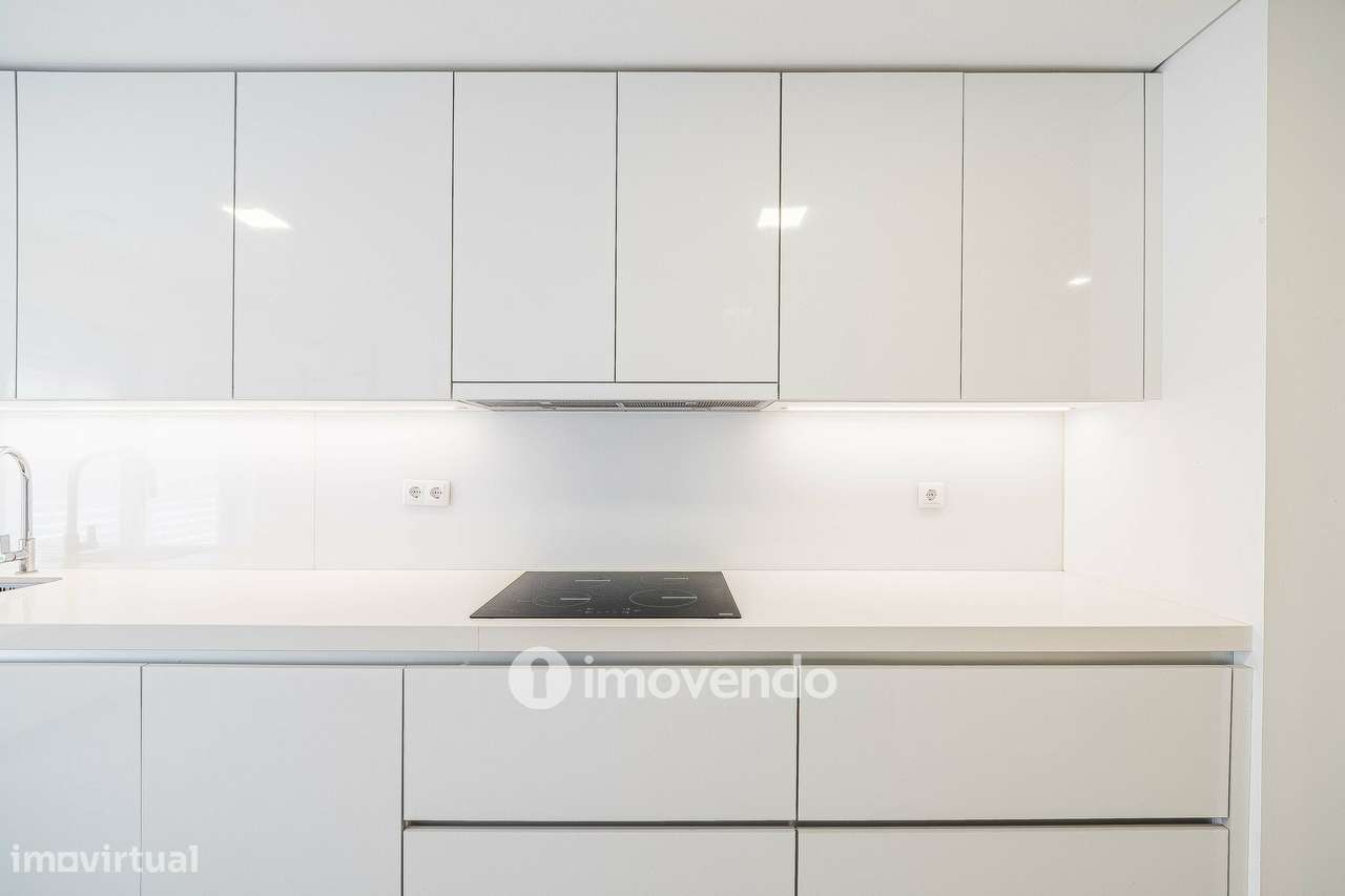 Apartamento T2, com estacionamento e cozinha equipada, na Amadora-8