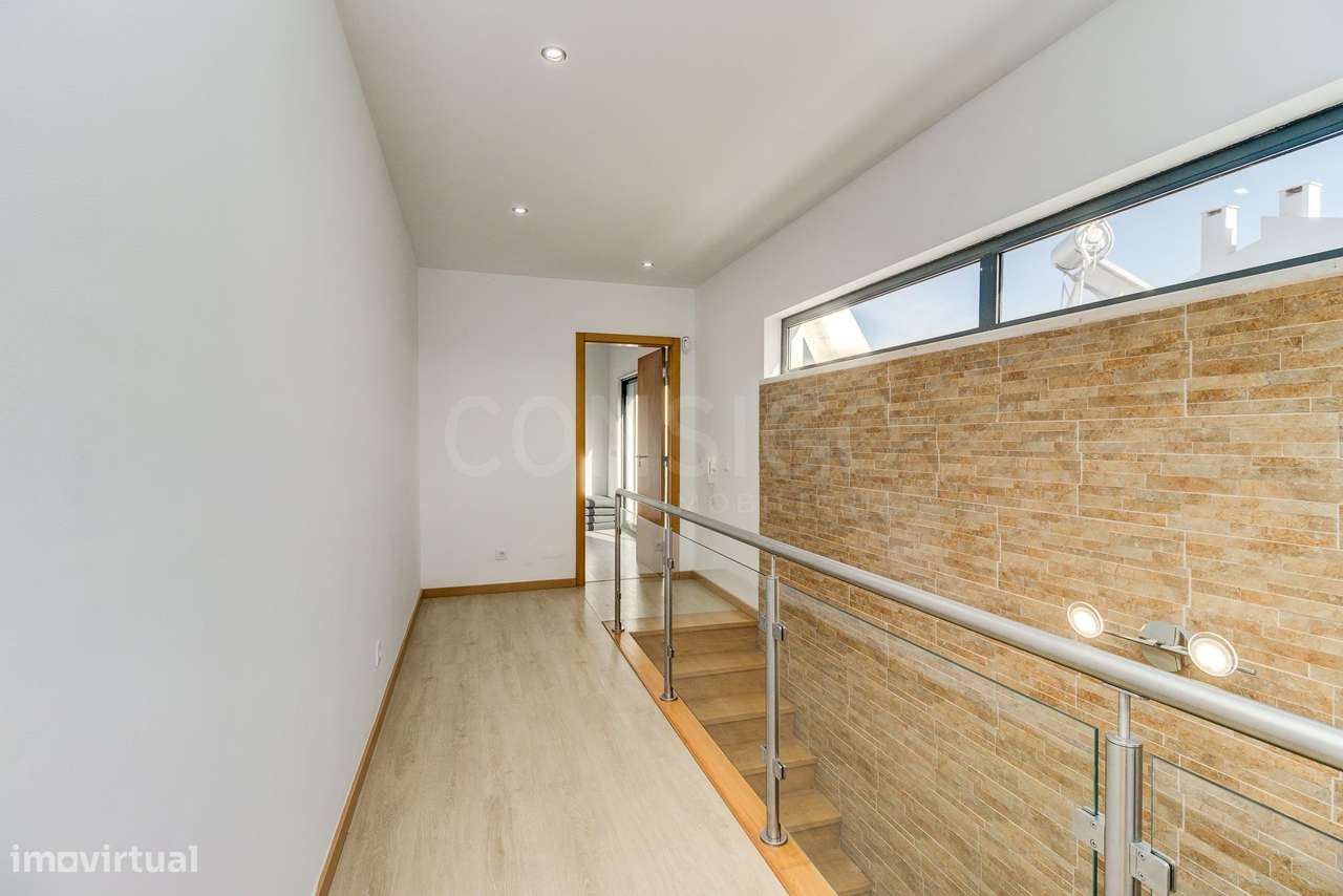 Moradia com 170 m², jardim, zona de barbecue e estacionamento para dua-28