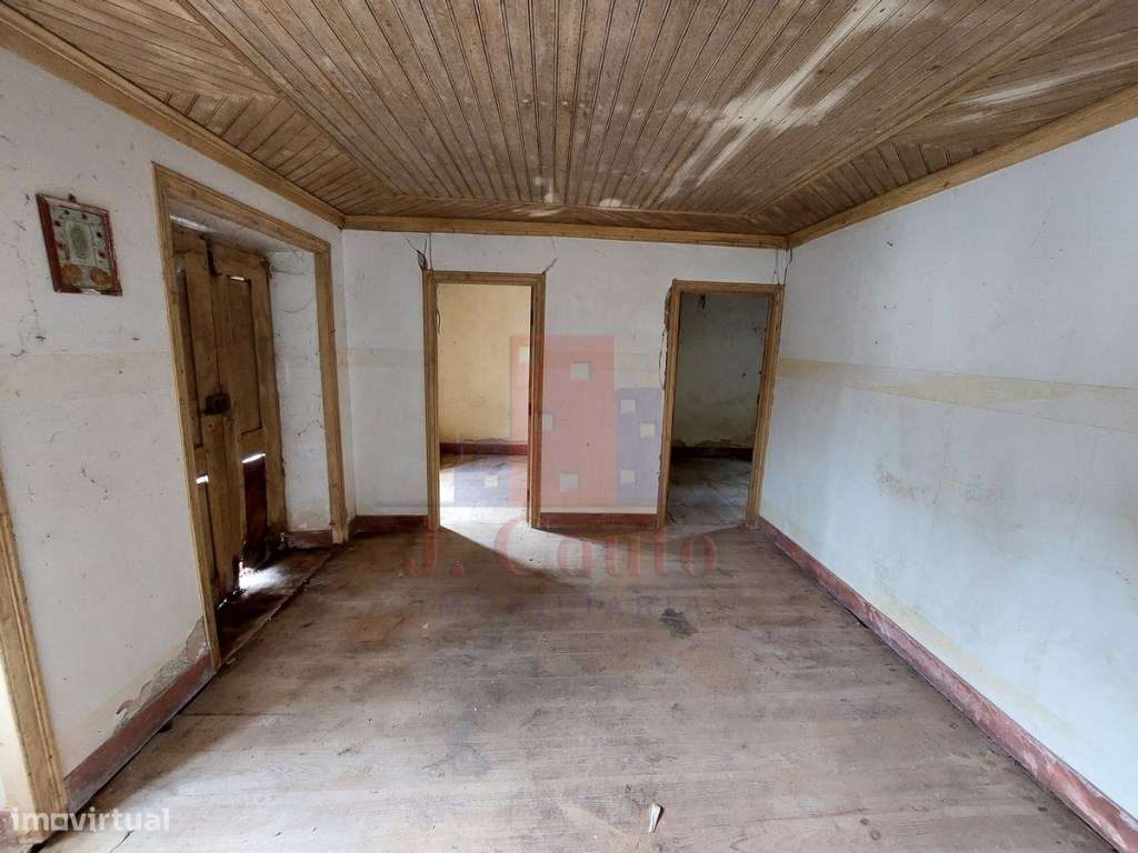 Casa Antiga para Restauro, Salir de Matos-25