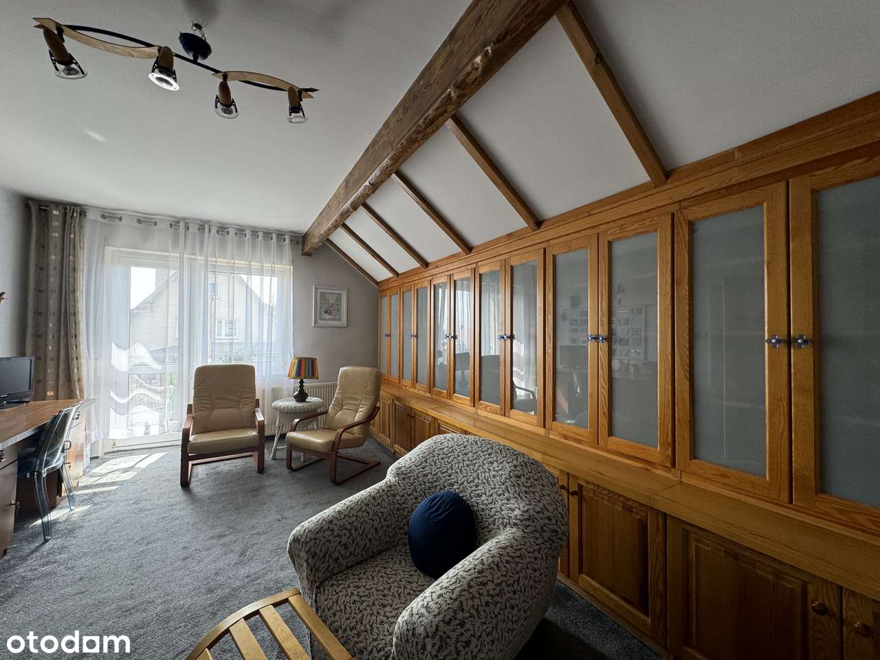 Zamieszkaj w domu, który łączy komfort, przestrzeń i relaks!-15