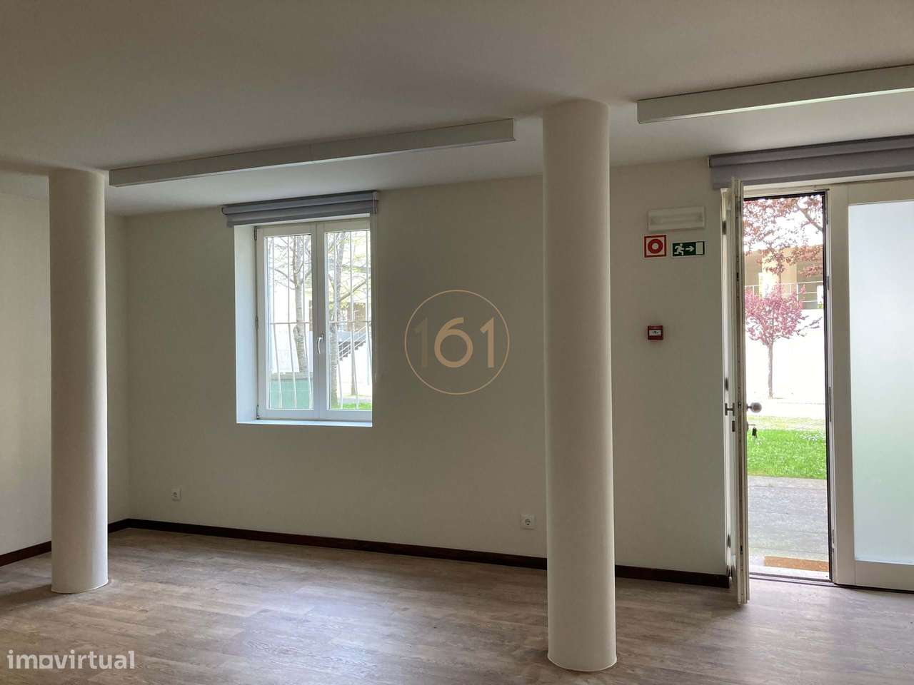 Espaço destinado a serviços, para arrendamento, na Rua de Serralves - Grande imagem: 4/14