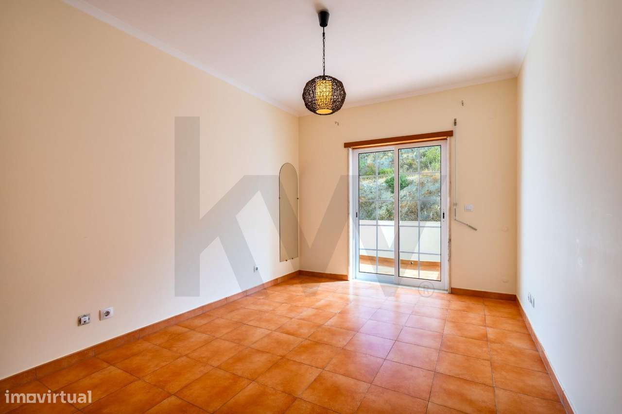 Apartamento T1+1 com Varanda Ampla e Luz Nascente — Carvoeiro, Colina - Grande imagem: 4/36