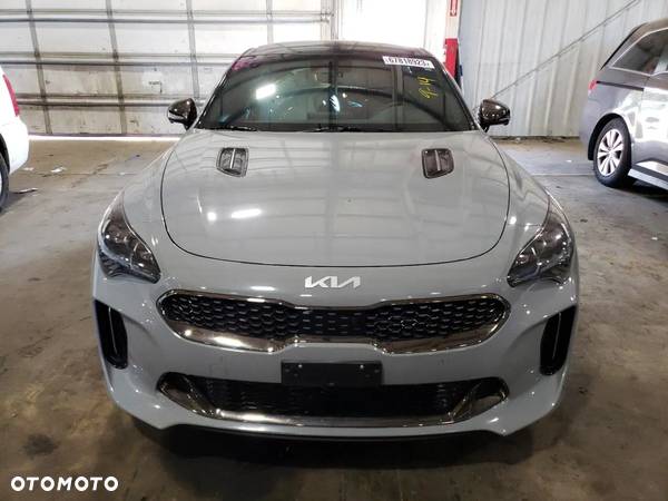 Kia Stinger - 6