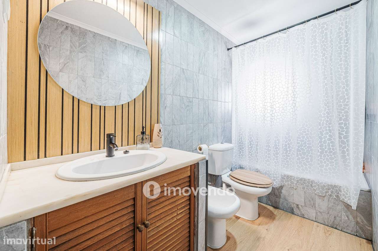 Apartamento T2 totalmente remodelado, em Marvila-26