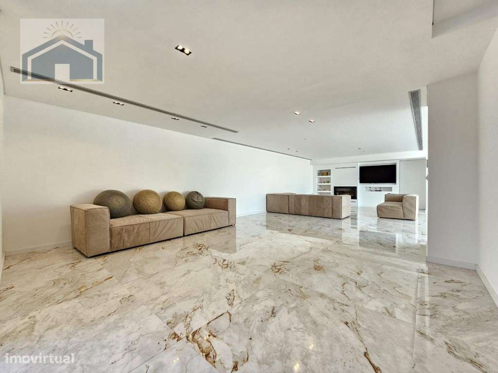 Moradia de Luxo Exclusiva em Apúlia-9