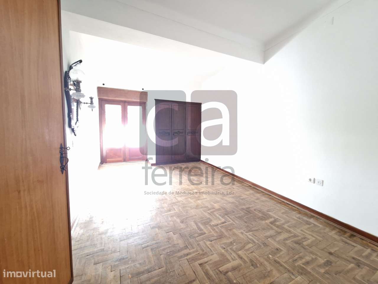 Moradia T4+2 em Almeirim com garagem e quintal-12