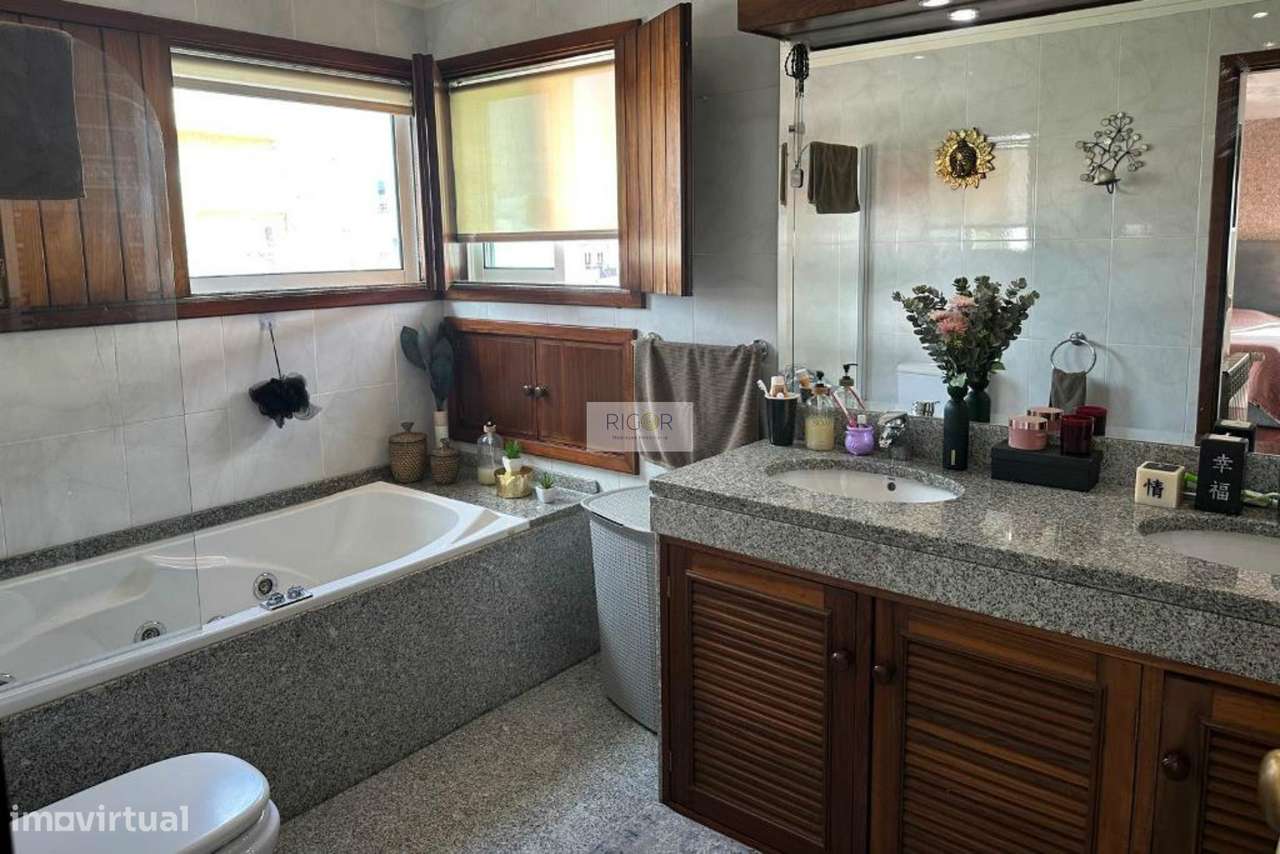 Moradia T4 de 4 frentes na cidade da Maia-18