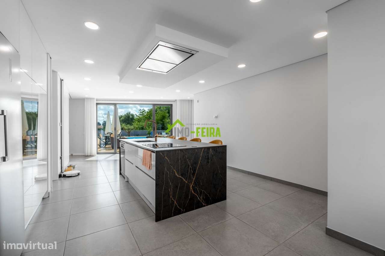 MORADIA LUXO COM PISCINA-8