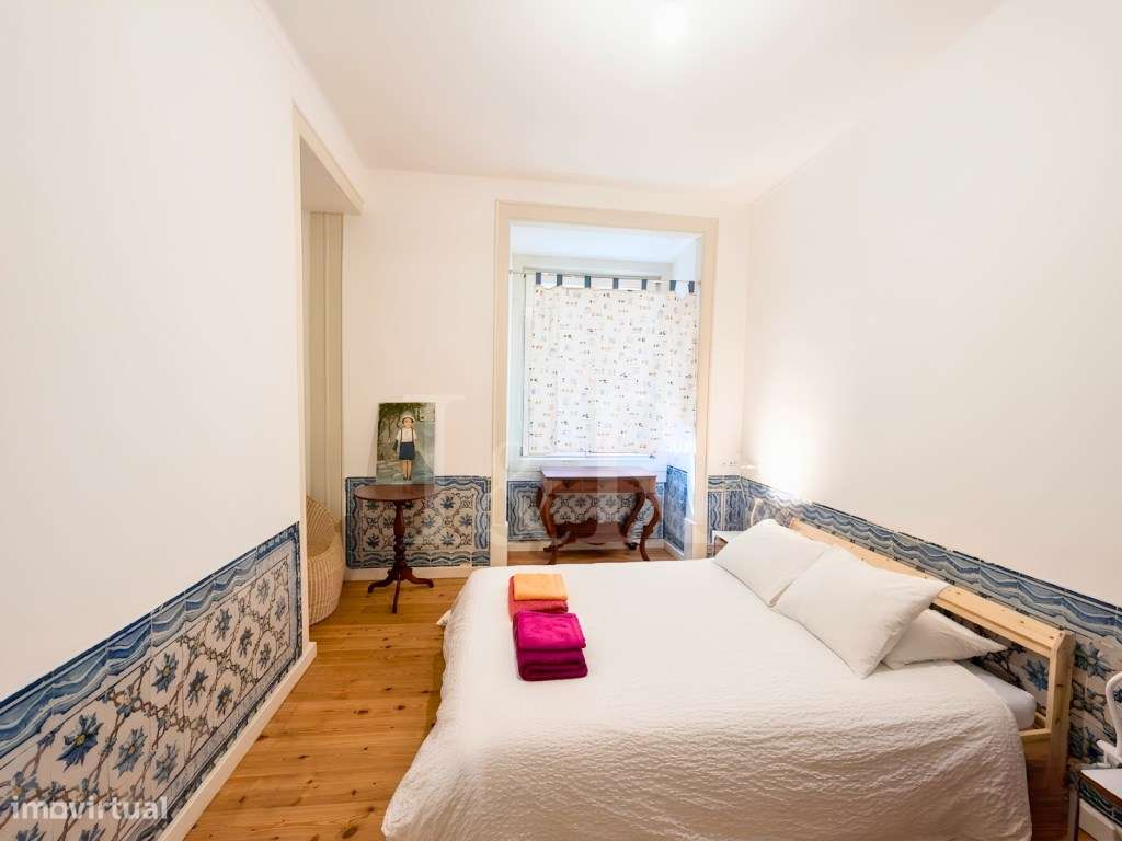 Apartamento T3 renovado no centro histórico de Lisboa-21
