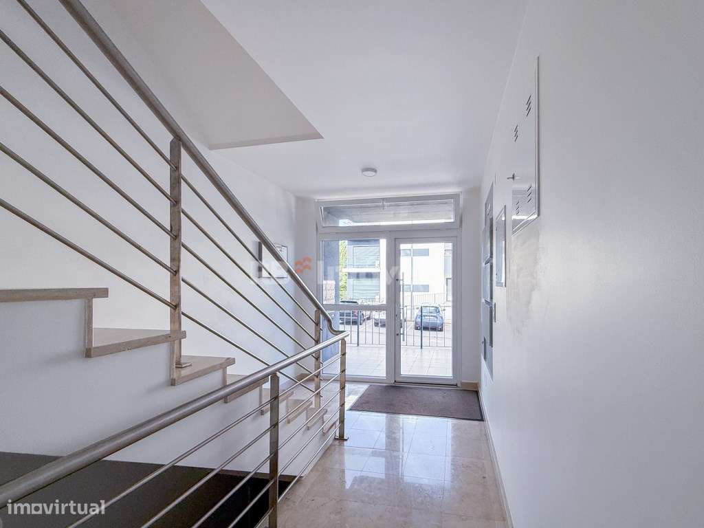 Apartamento T3 Semi-Novo, c/ Garagem - em Constância-42