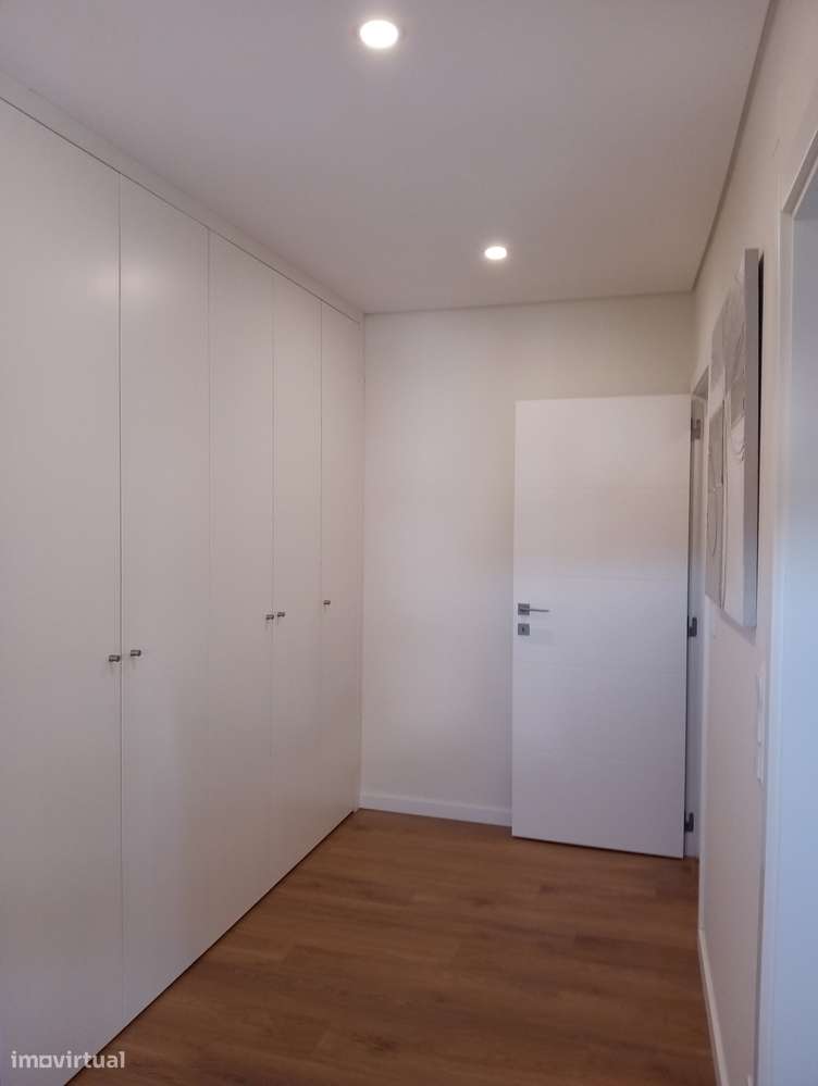 Apartamento T2 Novo com Varanda e Garagem-17