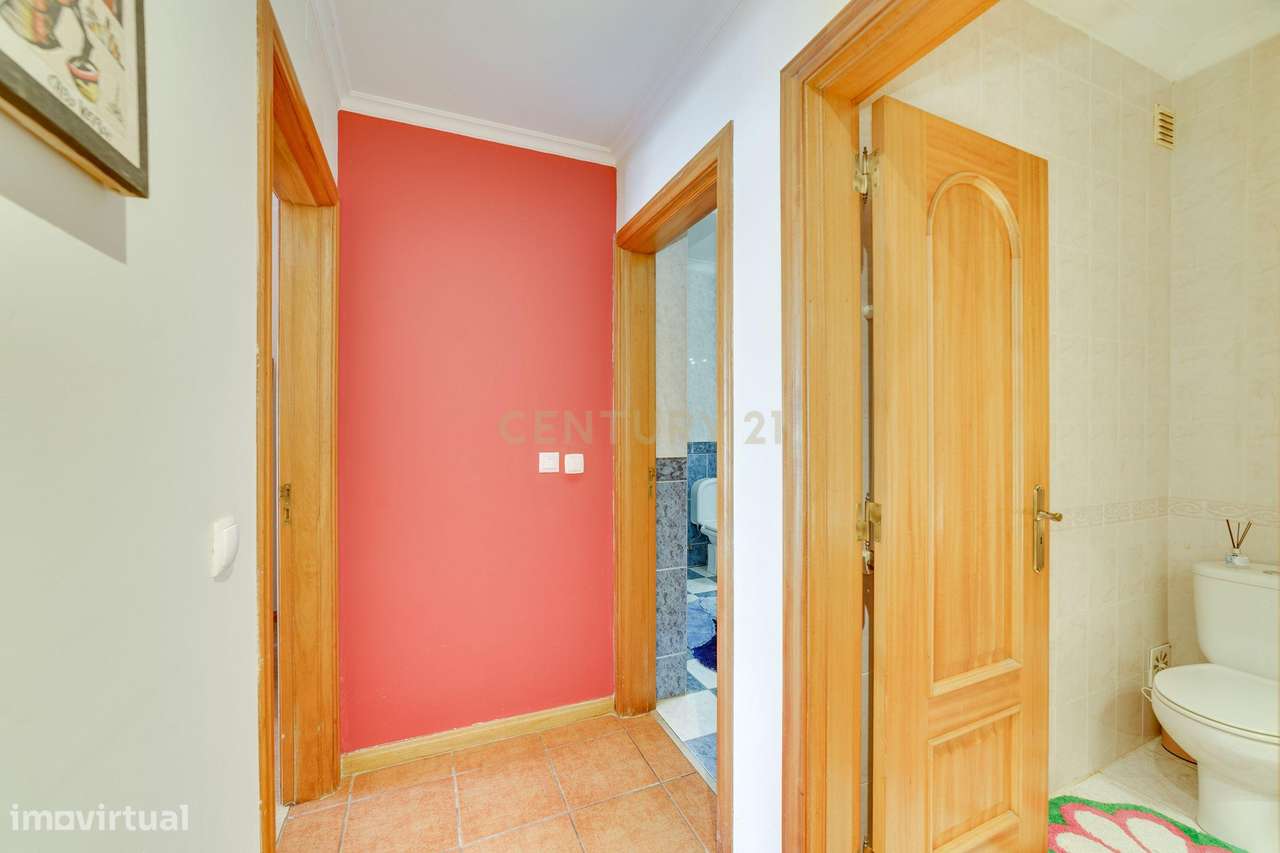 Espaçosa Moradia T3 em Quinta do Anjo, Palmela-18