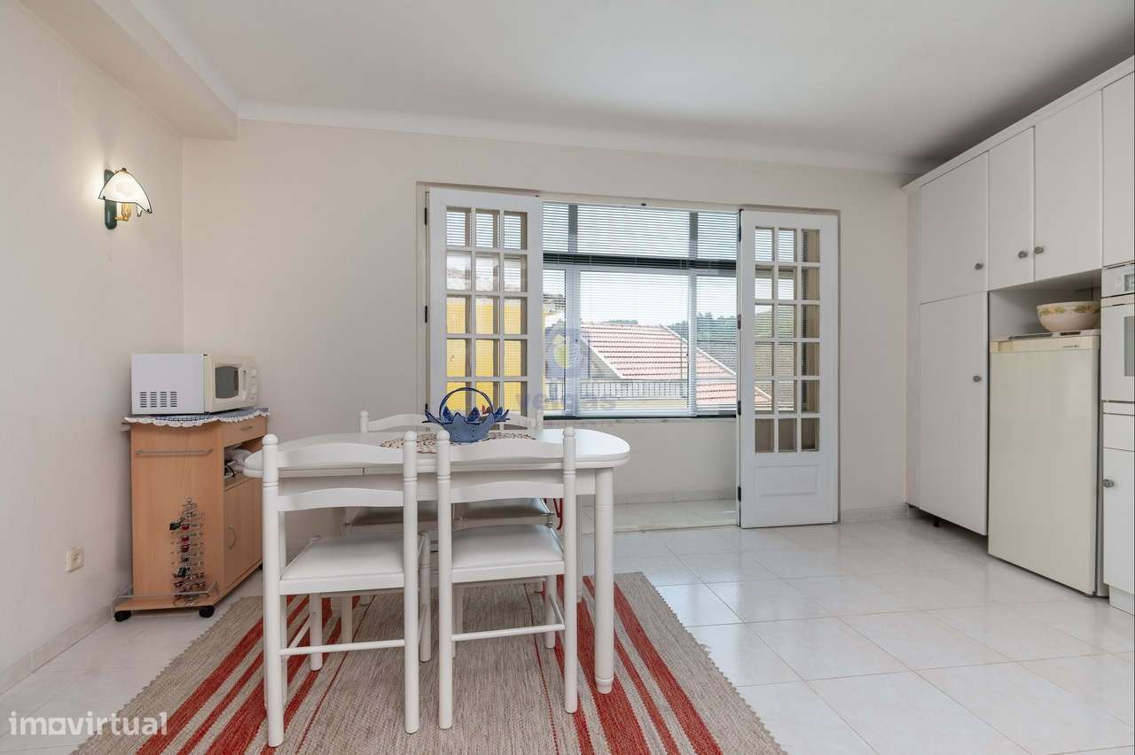 Moradia com Glamour! T4 com Garagem e Terraço no Centro de Vidais-16