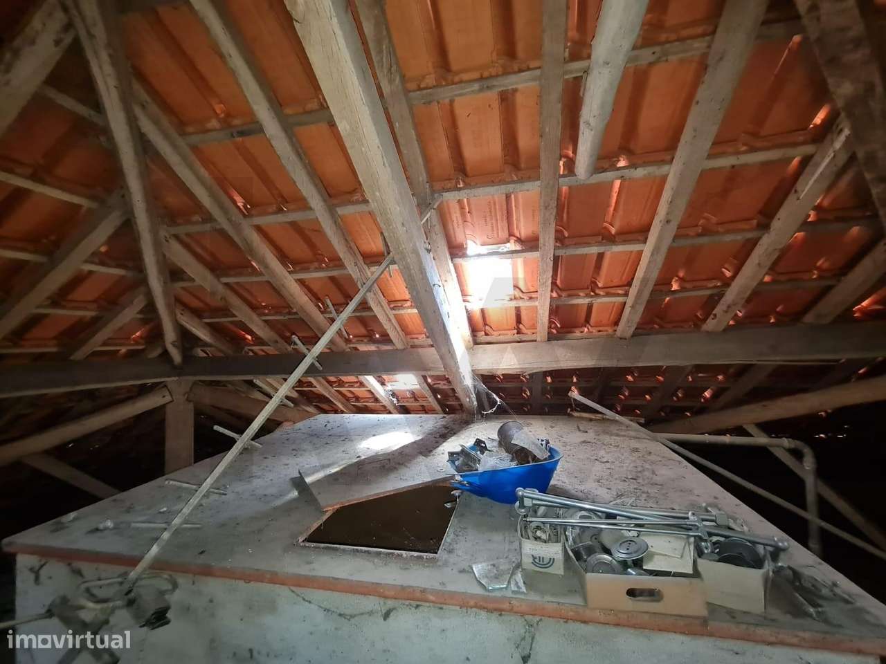 Moradia  com Terreno Urbano e Rústico  | 3.147 m2 |  Vimieiro, Santa C-20