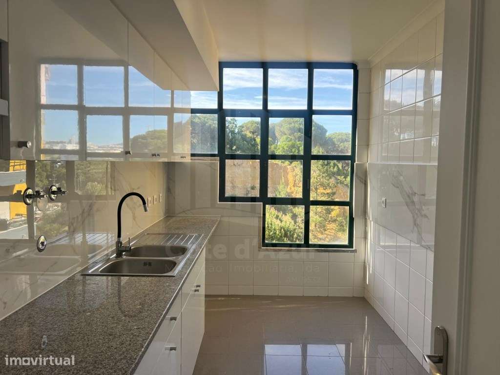 Apartamento T3 Parque da Paz no Feijó com Arrecadação e duas Varandas.-16