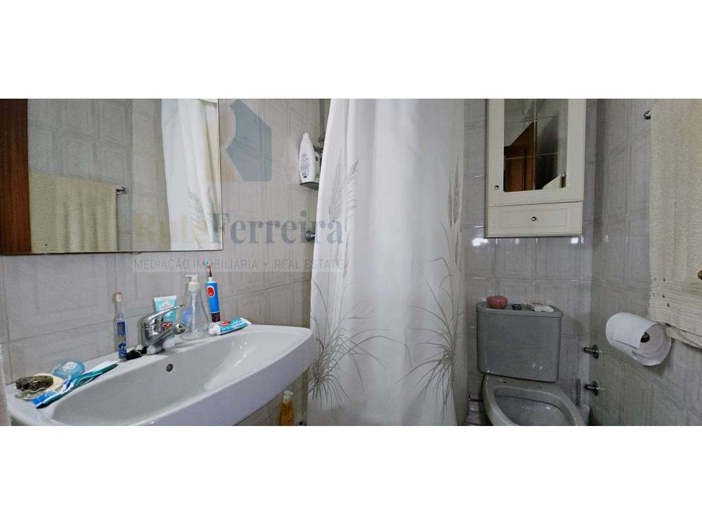 Moradia T5 com jardim privado e garagem !!-35