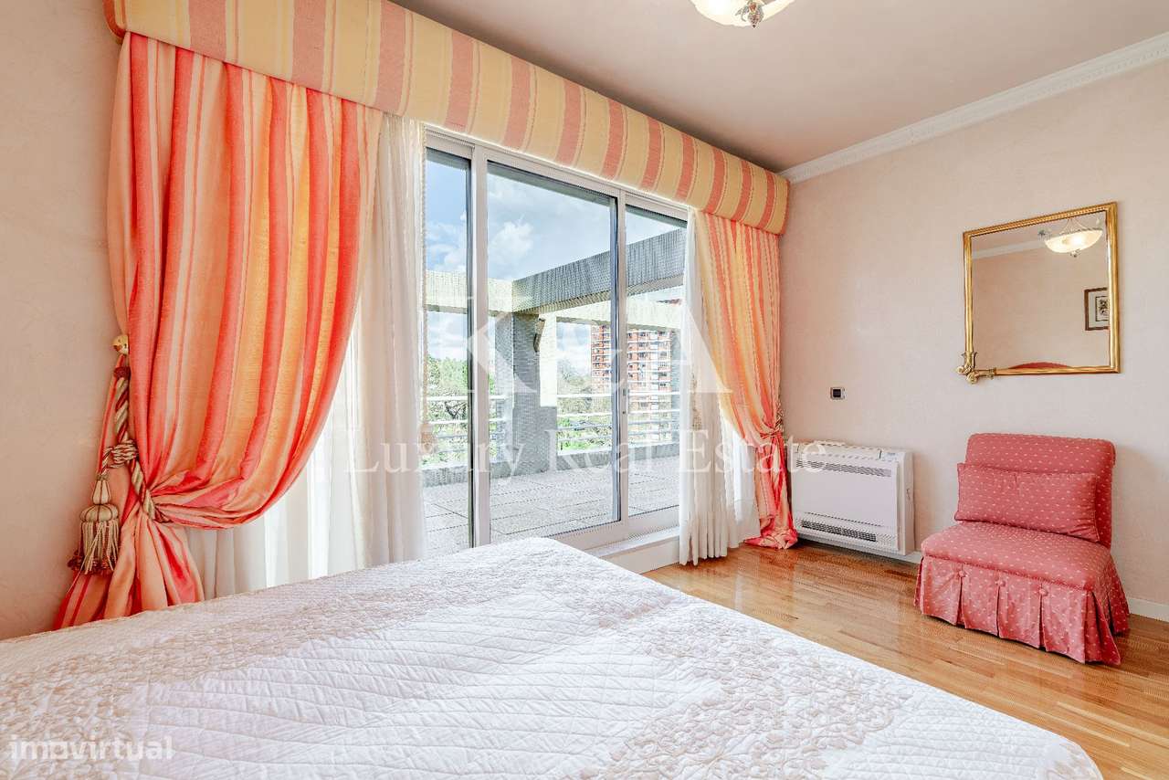 Apartamento T6 duplex com vistas panorâmicas sobre o Rio Douro e o mar-12