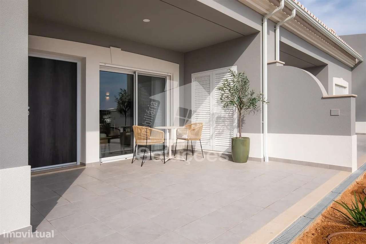 Moradia Geminada T2 em Lagos – inserida em Condomínio Fechado com Pisc - Grande imagem: 3/23