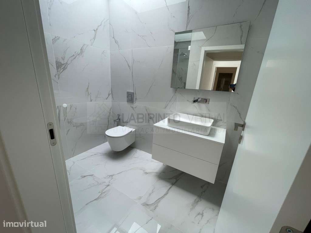 Vende-se Moradias T4 em Condomínio privado, no Fanqueiro - Loures-20