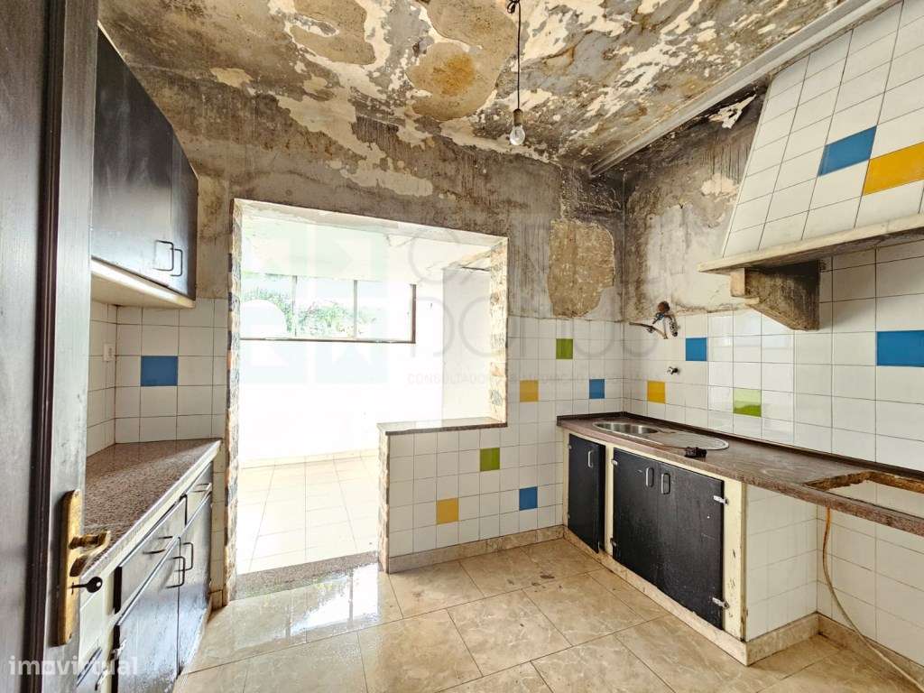 Prédio com Comércio e 2 apartamentos, em Mem Martins, Sintra-56