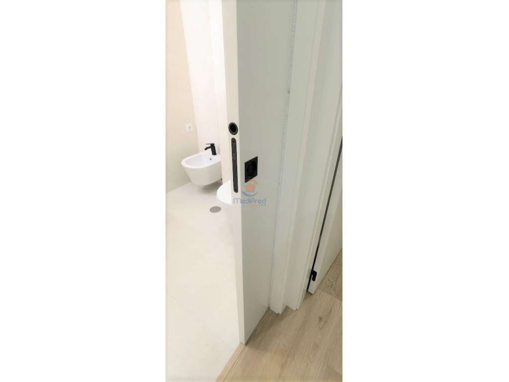 Apartamentos T2 NOVOS c/ 2 Varandas e BOX | Santo António dos Caval...-8