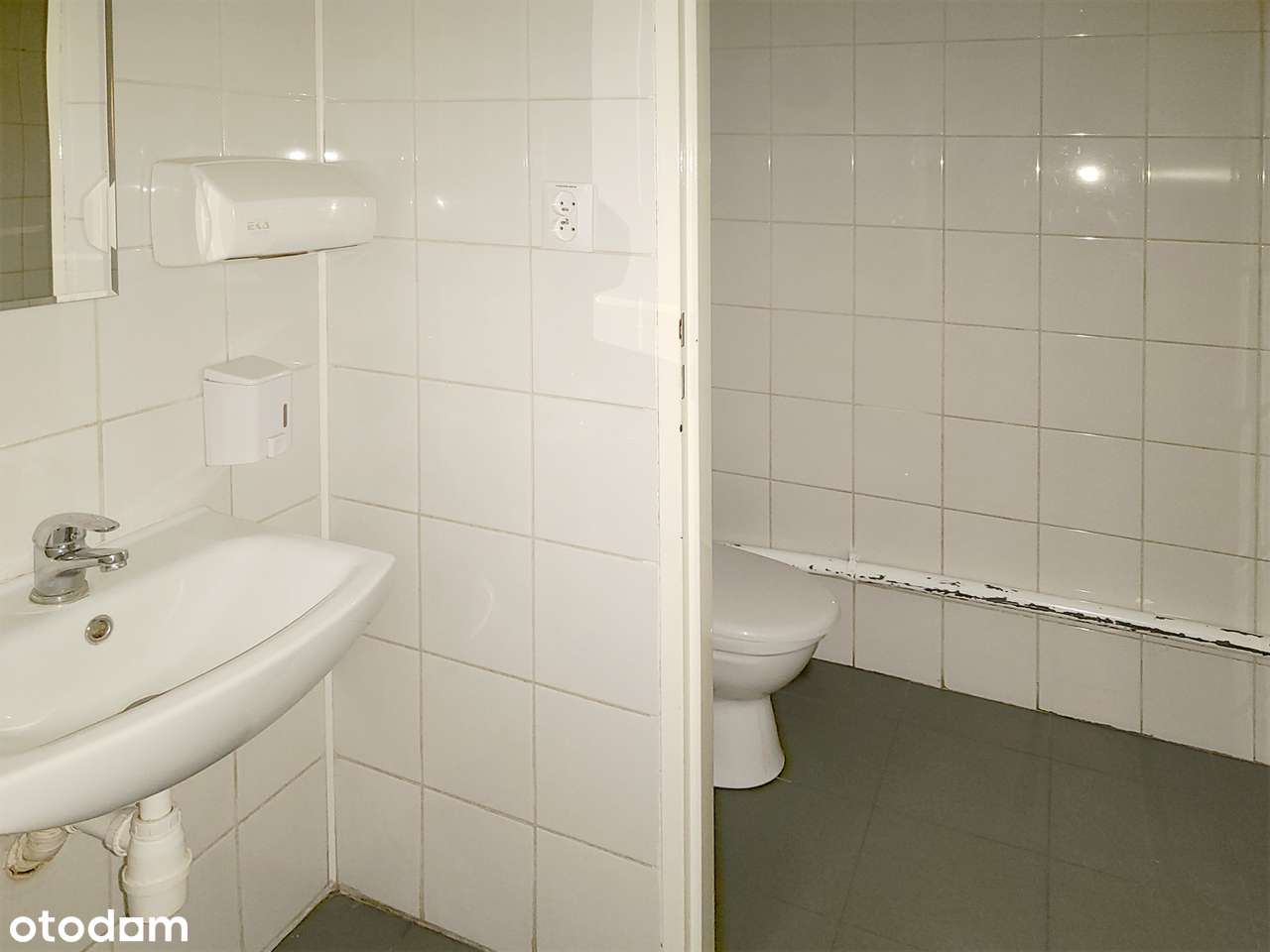 Lokal handl-usł. 79 m2 na parterze bloku na os. Południe-8