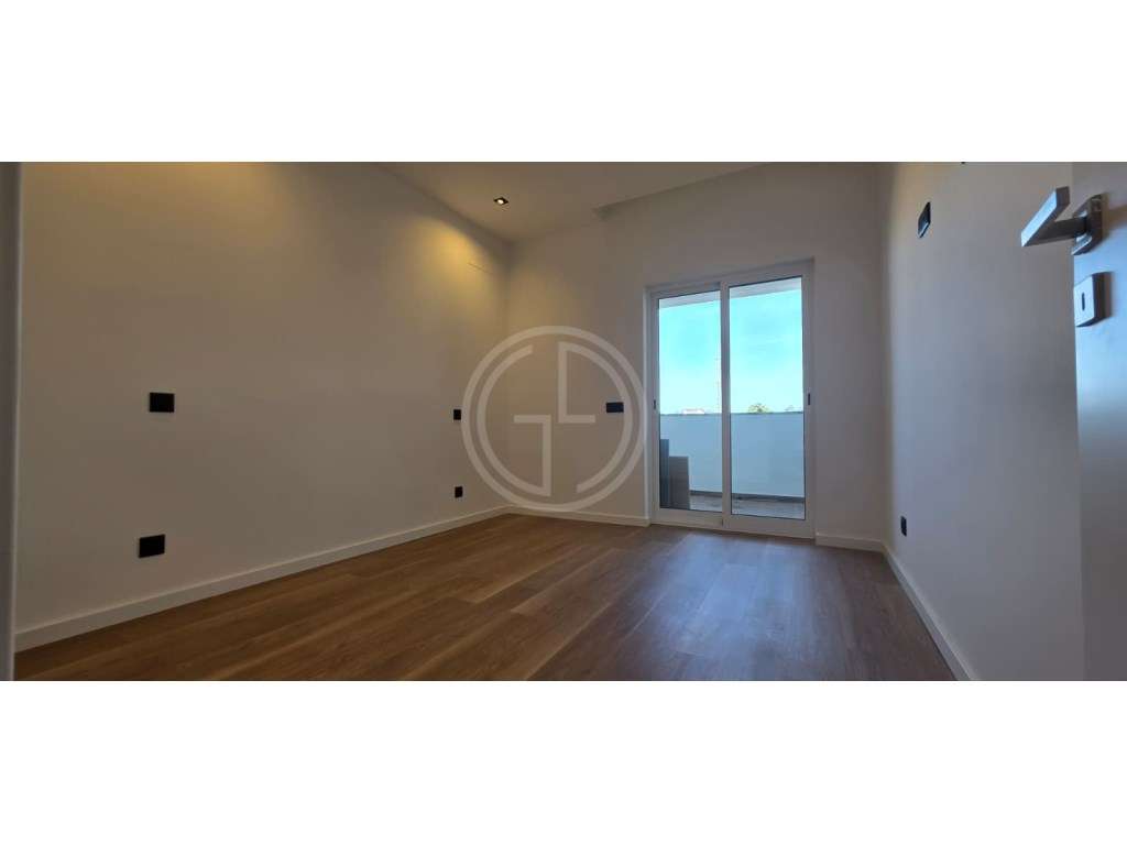 Apartamento T3 Renovado no Centro de Loulé - Grande imagem: 4/27