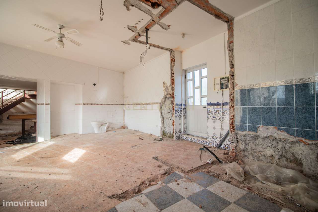 Moradia com projeto de transformação – Tavarede, Figueira da Foz - Grande imagem: 5/31