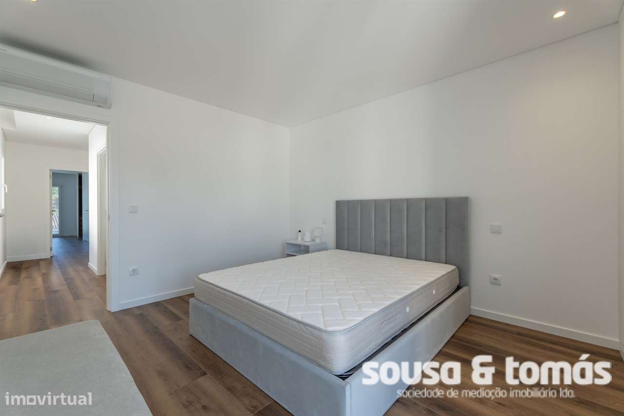 Moradia Geminada T3+1 Venda em Milagres,Leiria-19