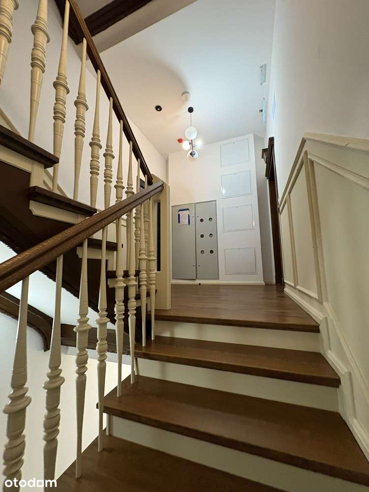 Kawalerka w odrestaurowanej kamienicy z windą – Centrum Poznania-17