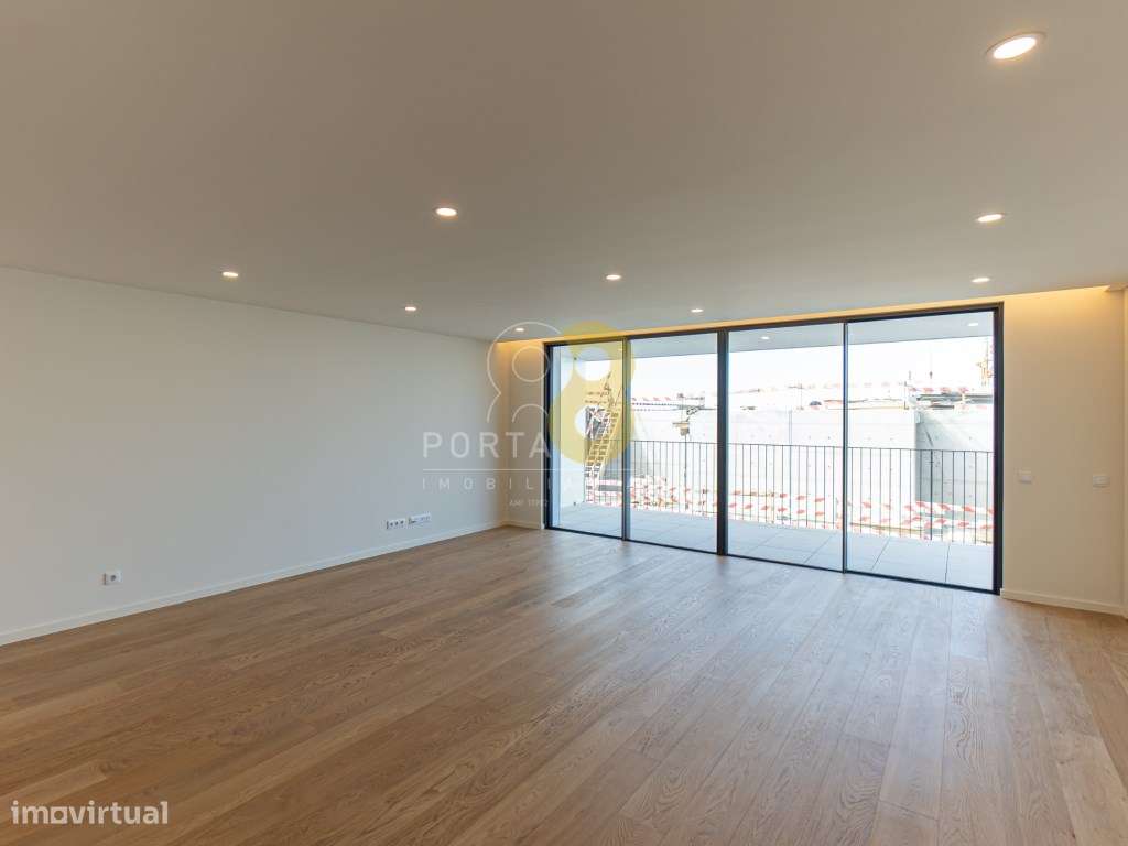 Apartamento T3, 2 suites, varanda e 2 lugares de garagem, novo, pro... - Grande imagem: 5/32