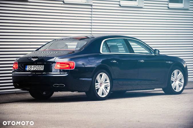 Bentley Continental Flying Spur V8 - 6