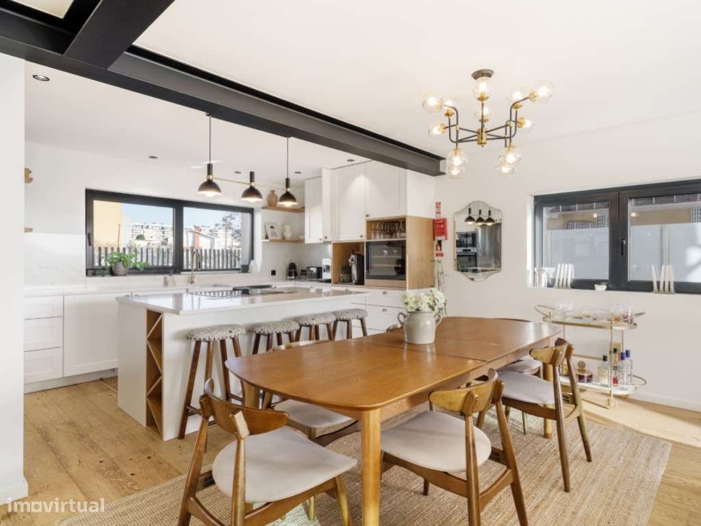 Moradia V3+1 totalmente renovada com vista mar-22