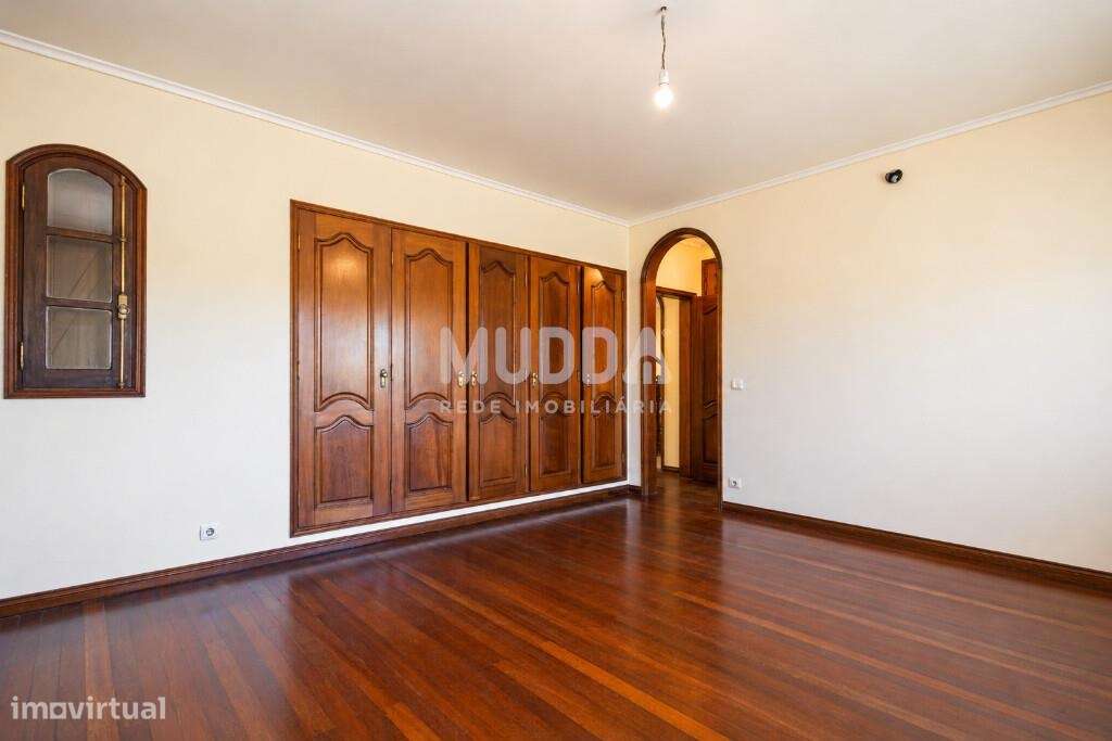 Oportunidade em Azurva – Moradia Isolada com Grande Terreno!-16