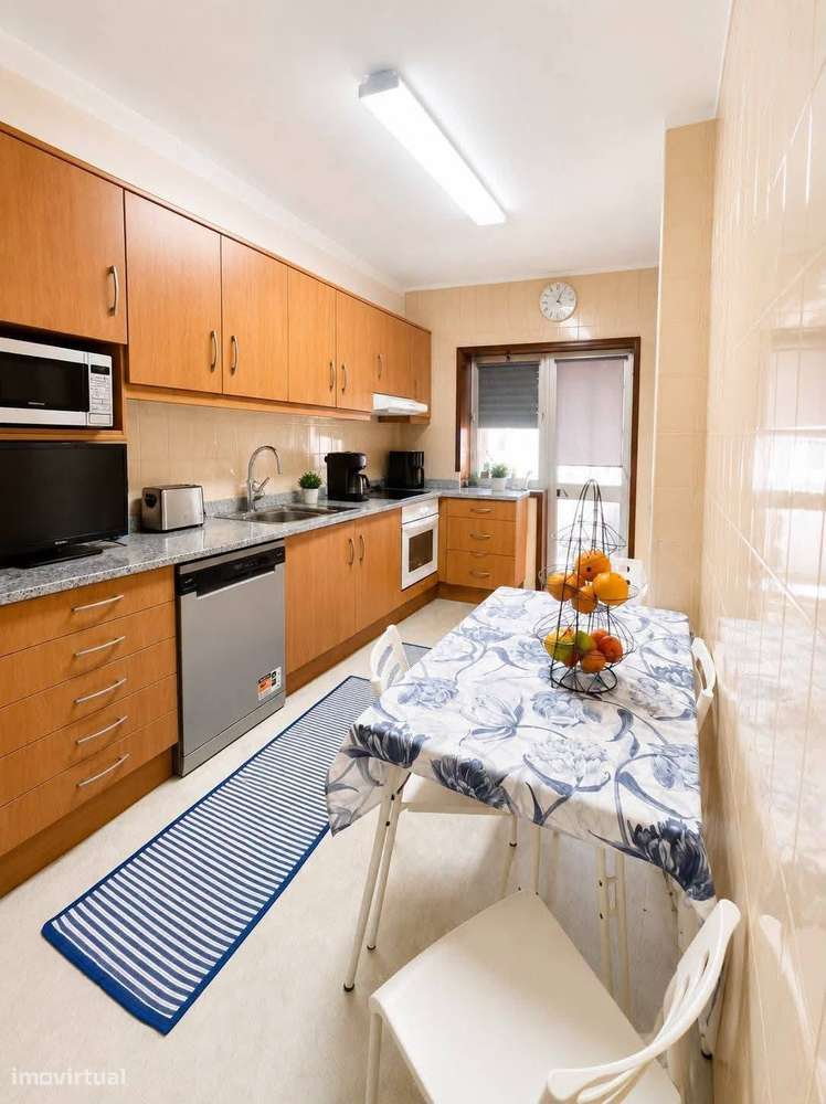 Apartamento T3 Rio Tinto com lugar de garagem e varanda-21