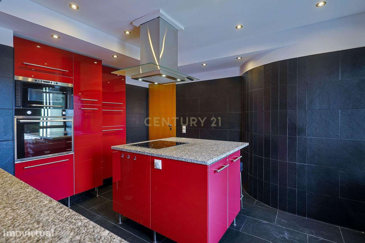 Apartamento T3 c/ Garagem, Arrecadação e Ginásio em Almada - Grande imagem: 4/37