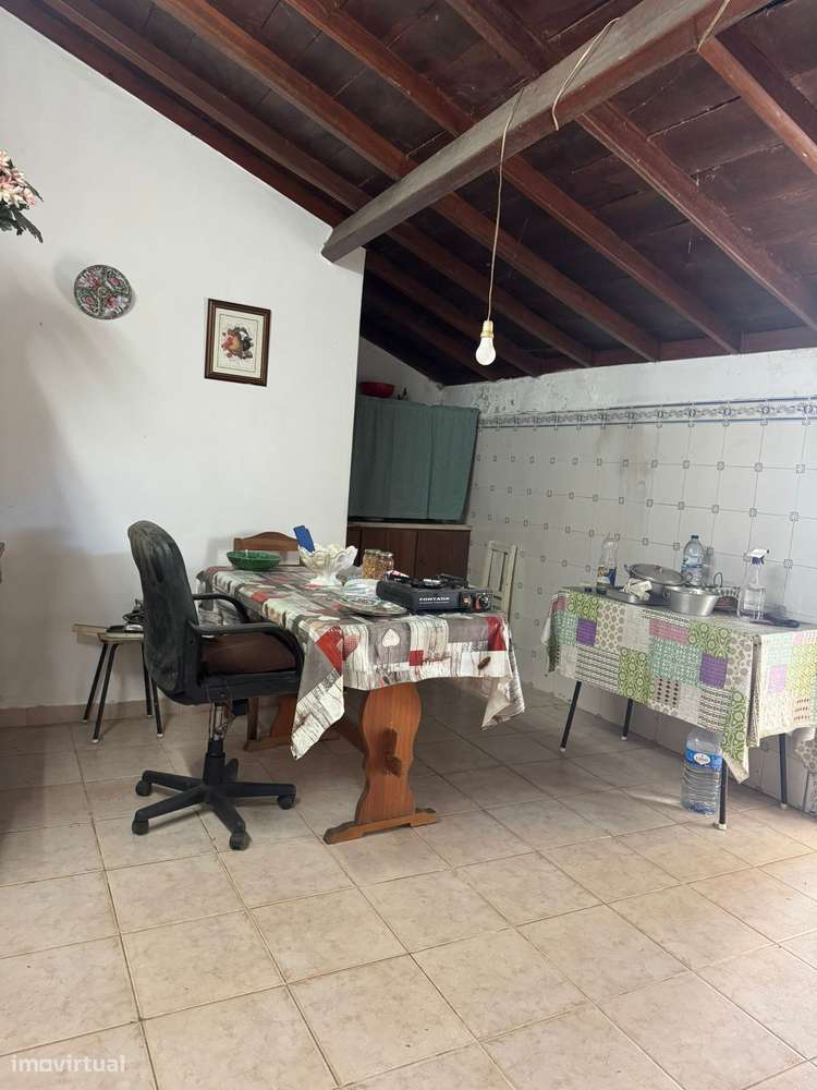 Moradia T3 com jardim, garagem e anexo - Grande imagem: 4/16