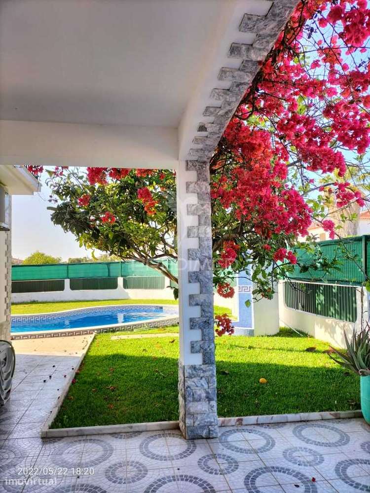 Moradia em Banda  V4 com piscina na Urb Bela praia - Grande imagem: 2/24