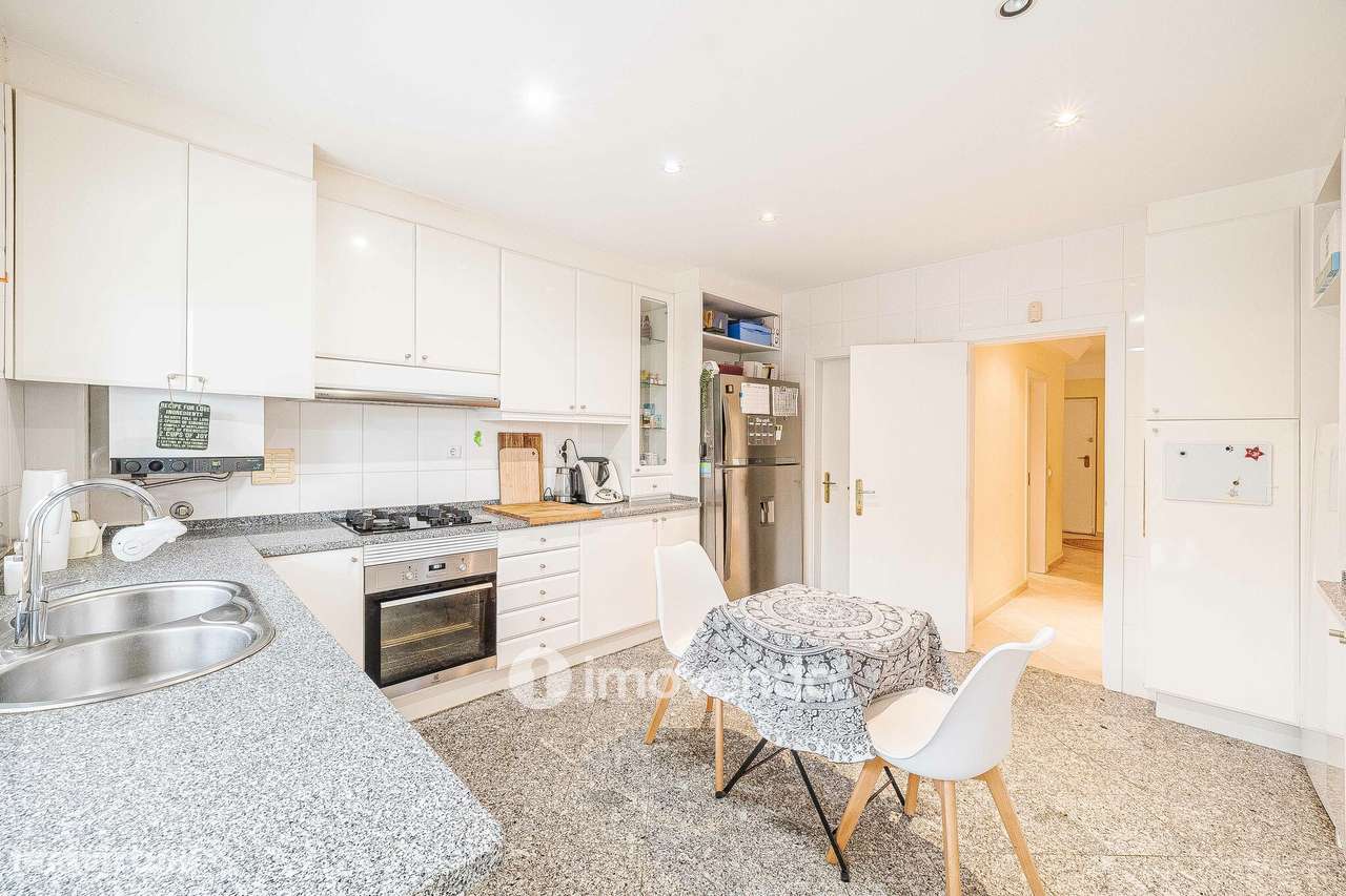 Moradia T5+2 com garagem, em condomínio com piscina, em Murches-9