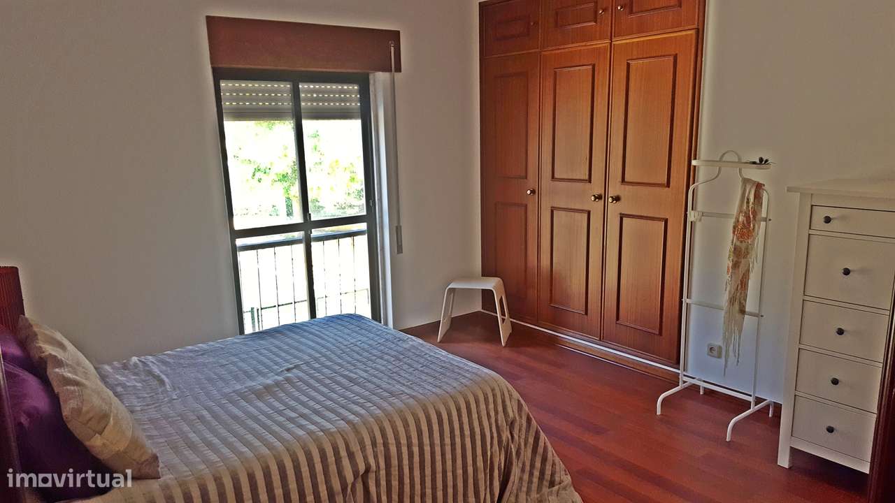 Apartamento T3, com boas áreas, numa praceta calma e acolhedora.-7