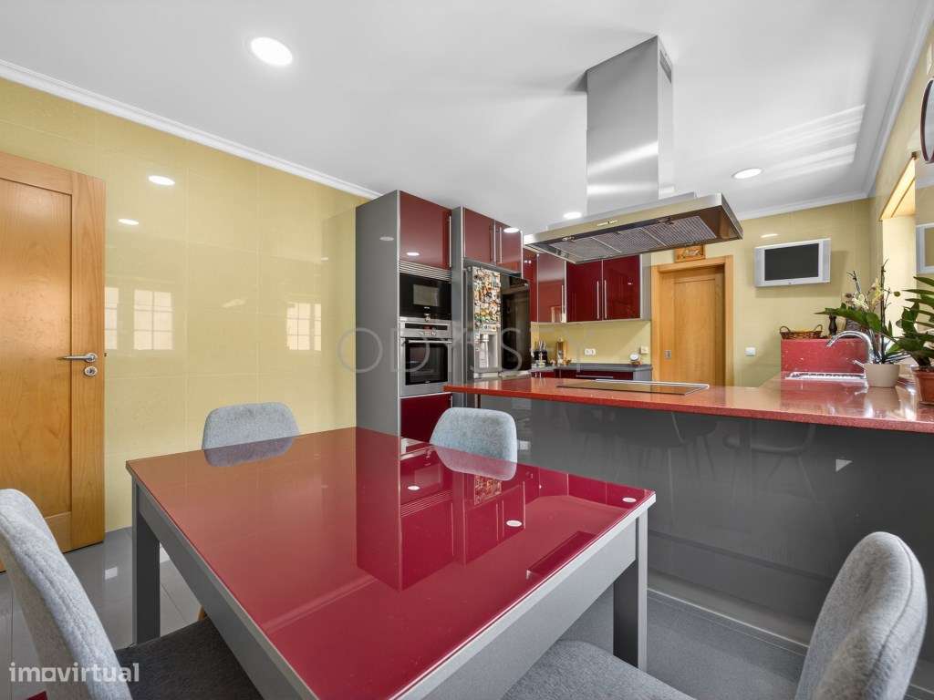 Villa T3 com piscina e vistas panorâmicas aninhada na aldeia histór...-18