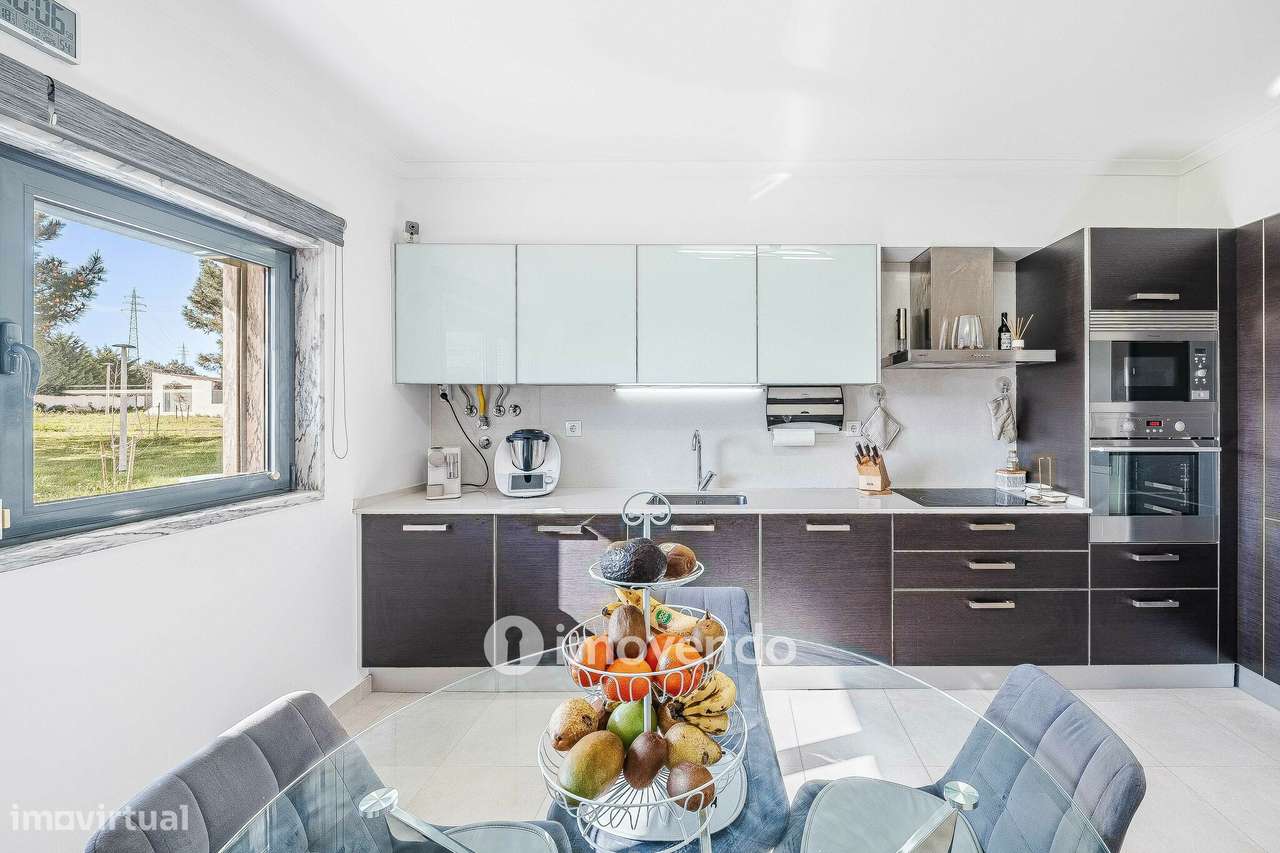 Apartamento T4 Duplex, com estacionamento e arrecadação, no Barreiro-7