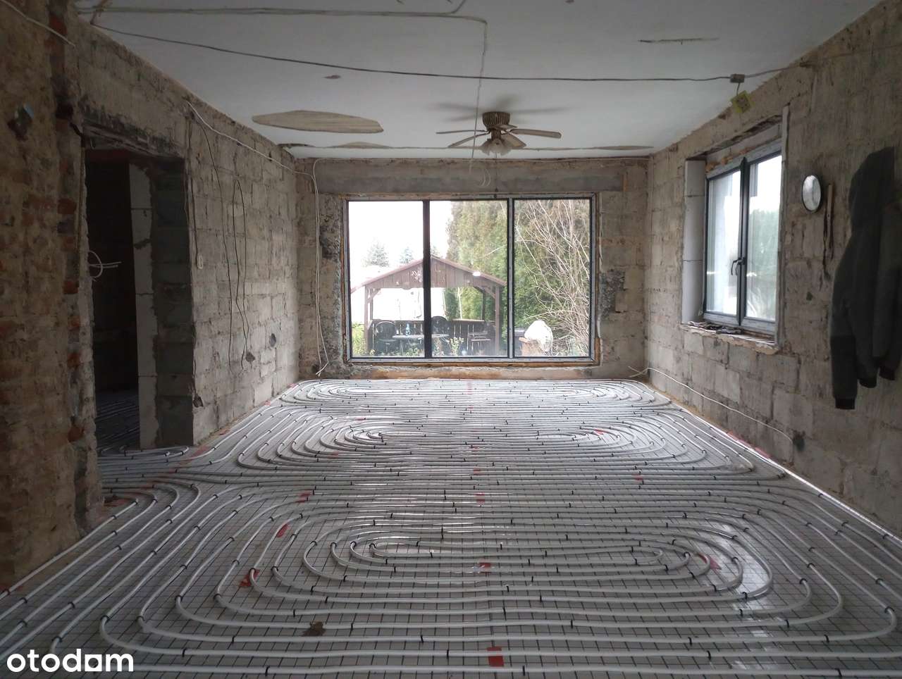 Dom w trakcie remontu w pięknej okolicy.-6