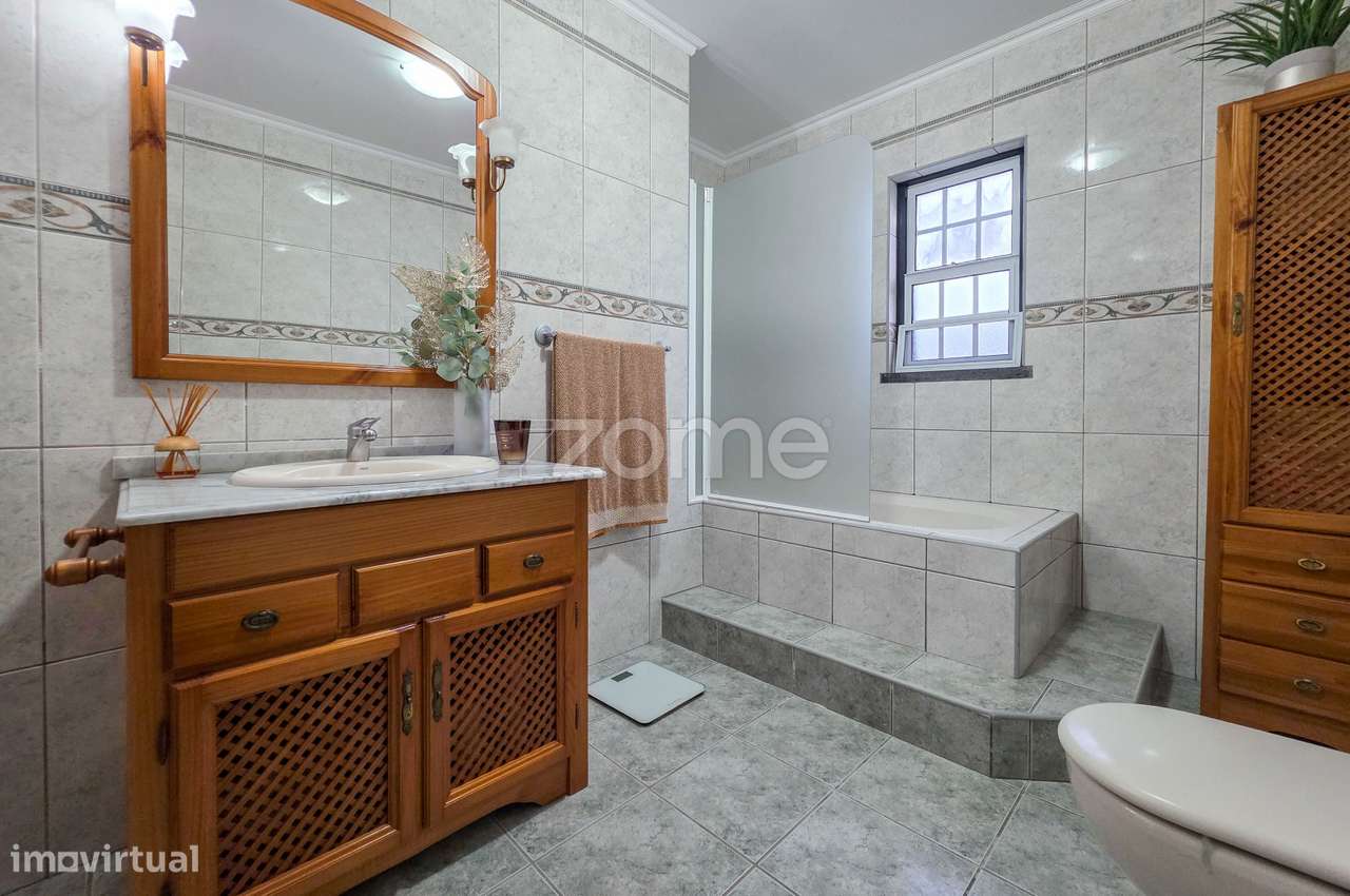 Moradia T4+1 na Ilha do Pico com Terraço Panorâmico e Vista Mar-14